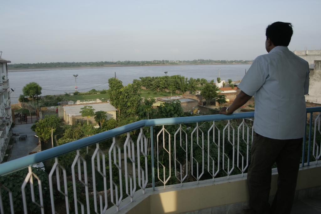 Hotel Temple On Ganges Βαρανάσι Εξωτερικό φωτογραφία