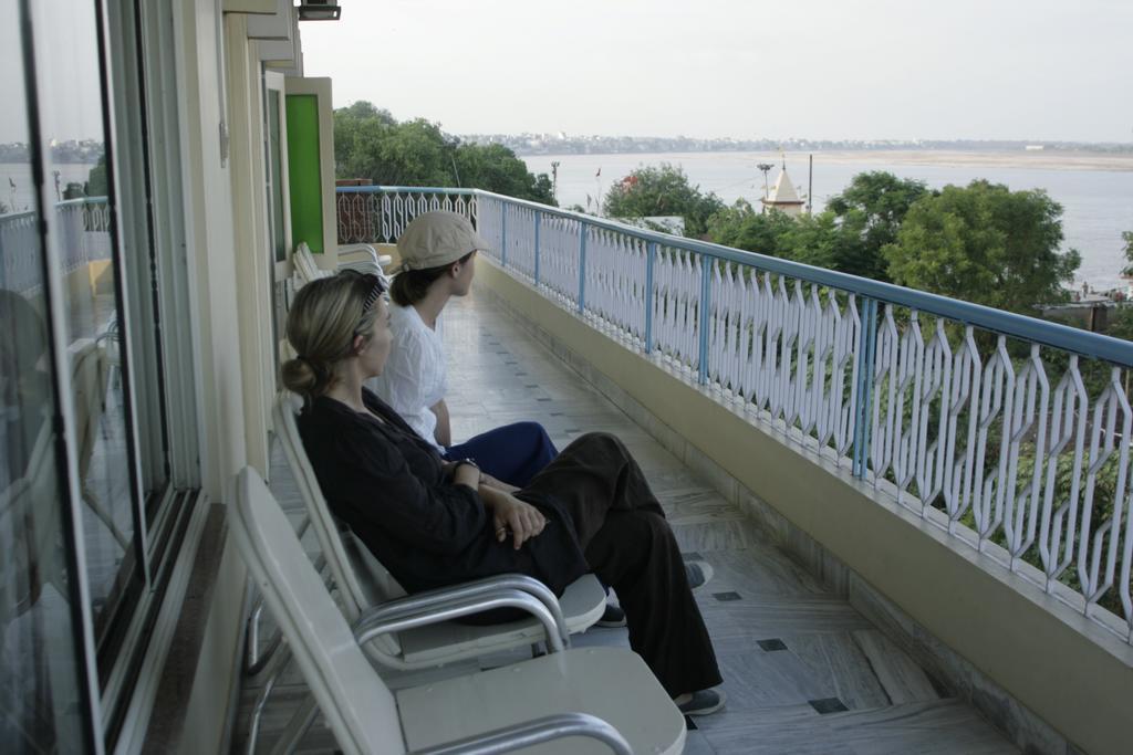 Hotel Temple On Ganges Βαρανάσι Εξωτερικό φωτογραφία