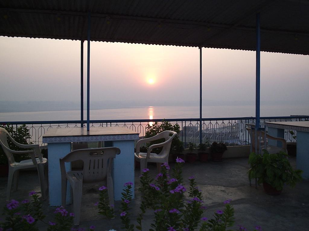 Hotel Temple On Ganges Βαρανάσι Εξωτερικό φωτογραφία