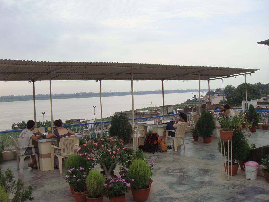 Hotel Temple On Ganges Βαρανάσι Εξωτερικό φωτογραφία