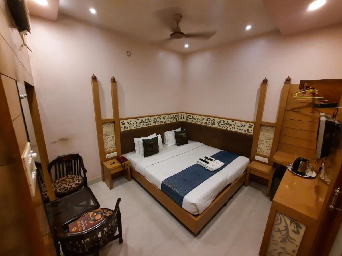 Hotel Temple On Ganges Βαρανάσι Εξωτερικό φωτογραφία