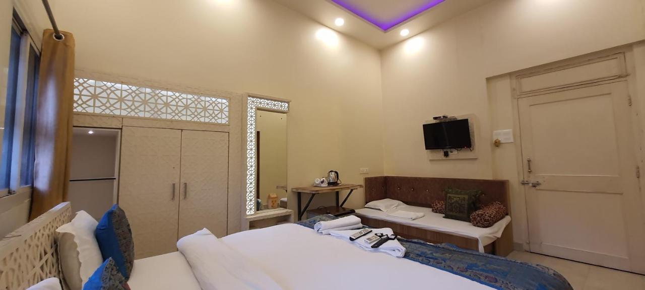 Hotel Temple On Ganges Βαρανάσι Εξωτερικό φωτογραφία