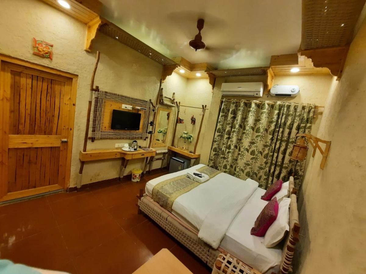 Hotel Temple On Ganges Βαρανάσι Εξωτερικό φωτογραφία