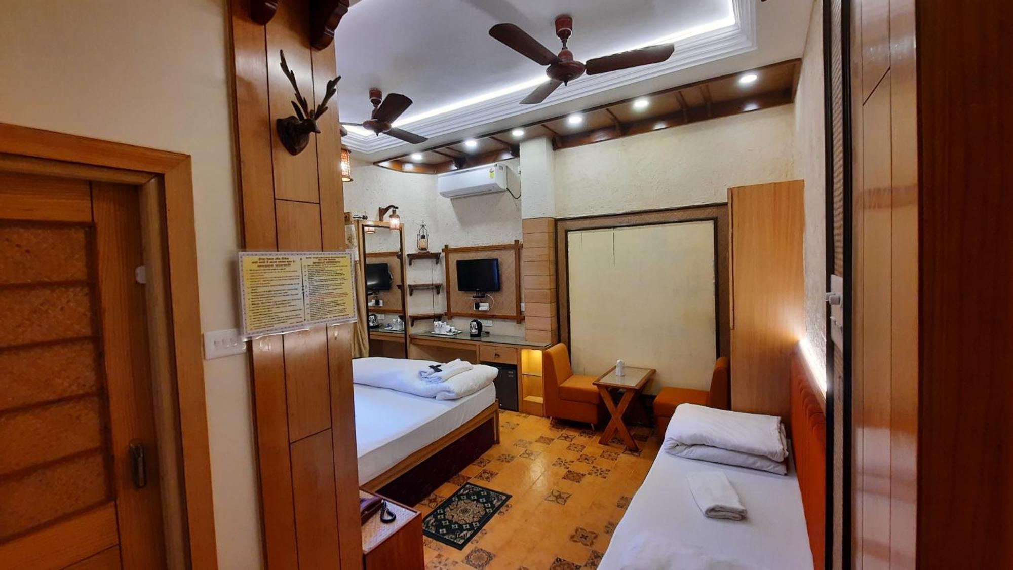 Hotel Temple On Ganges Βαρανάσι Εξωτερικό φωτογραφία