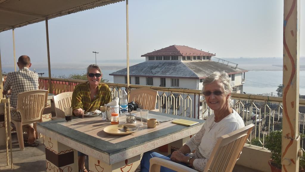 Hotel Temple On Ganges Βαρανάσι Εξωτερικό φωτογραφία