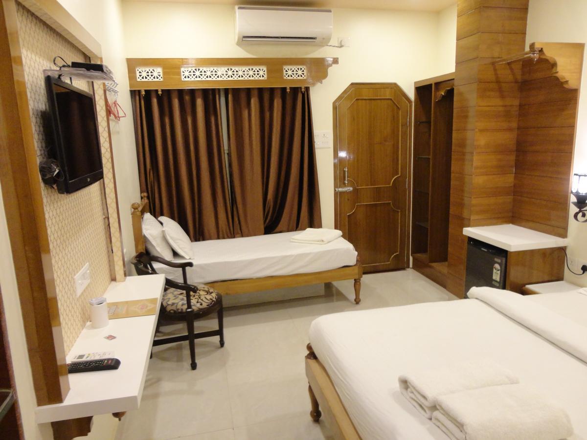 Hotel Temple On Ganges Βαρανάσι Εξωτερικό φωτογραφία