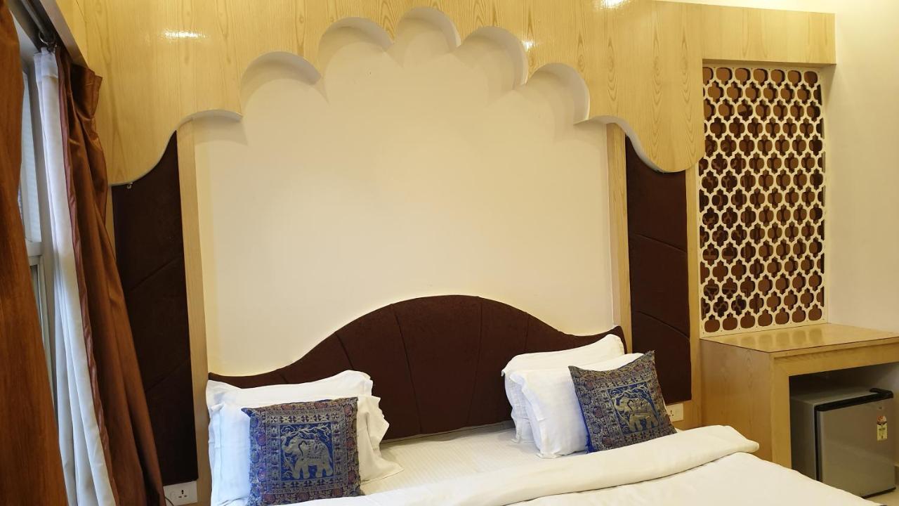 Hotel Temple On Ganges Βαρανάσι Εξωτερικό φωτογραφία